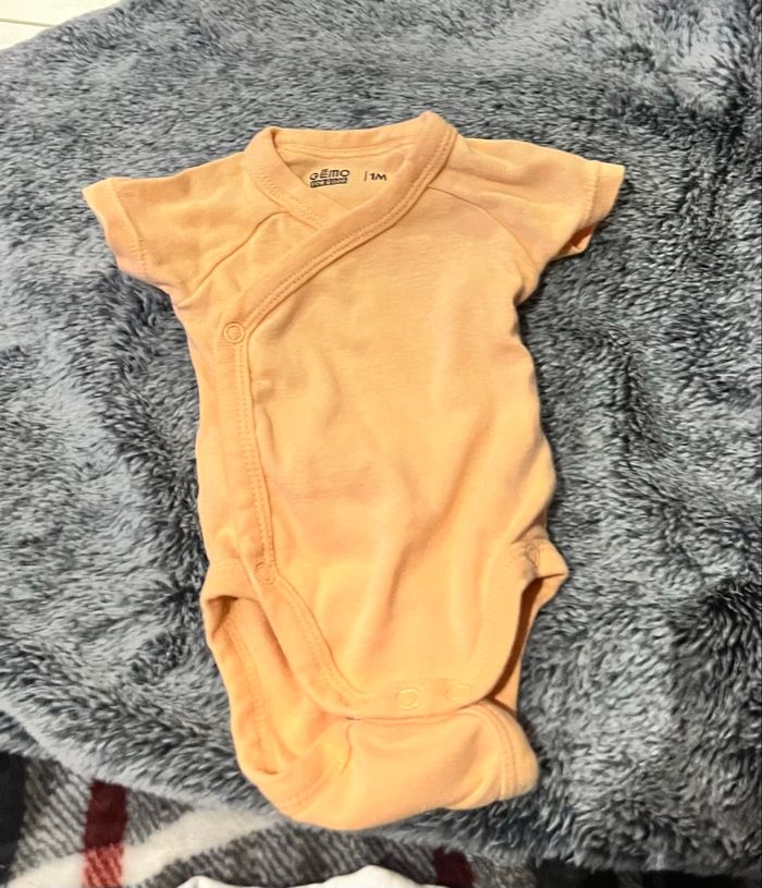 Lots 3 bodies manches courtes - photo numéro 3