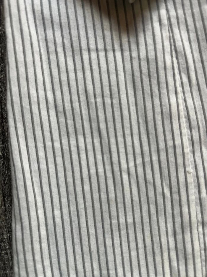Chemise cintrée, taille 40 couleur blanc, rayures gris clair - photo numéro 3