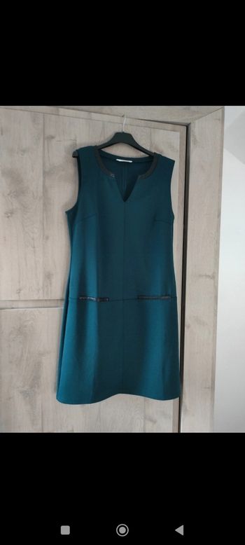 Robe neuve Camaïeu automne-hiver verte foncé et détails en simili