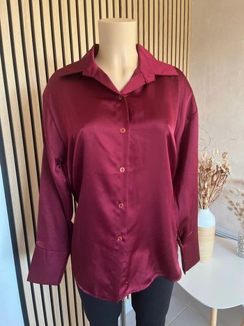 Chemise bordeaux satinée