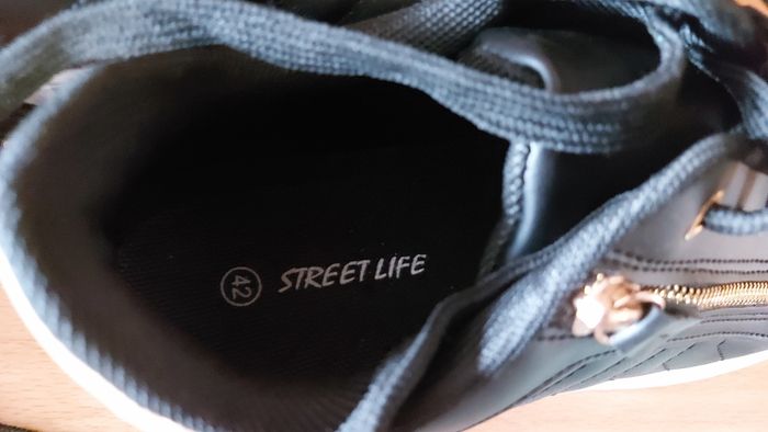 Baskets noirs et dorés P 42 - photo numéro 4