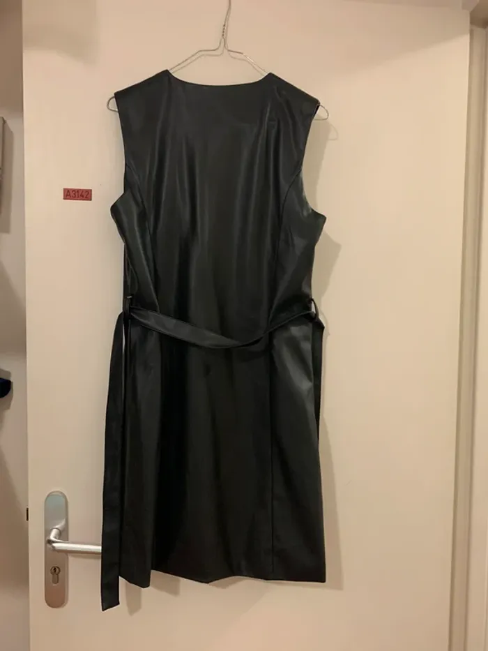 Robe portefeuille cuir. - photo numéro 4