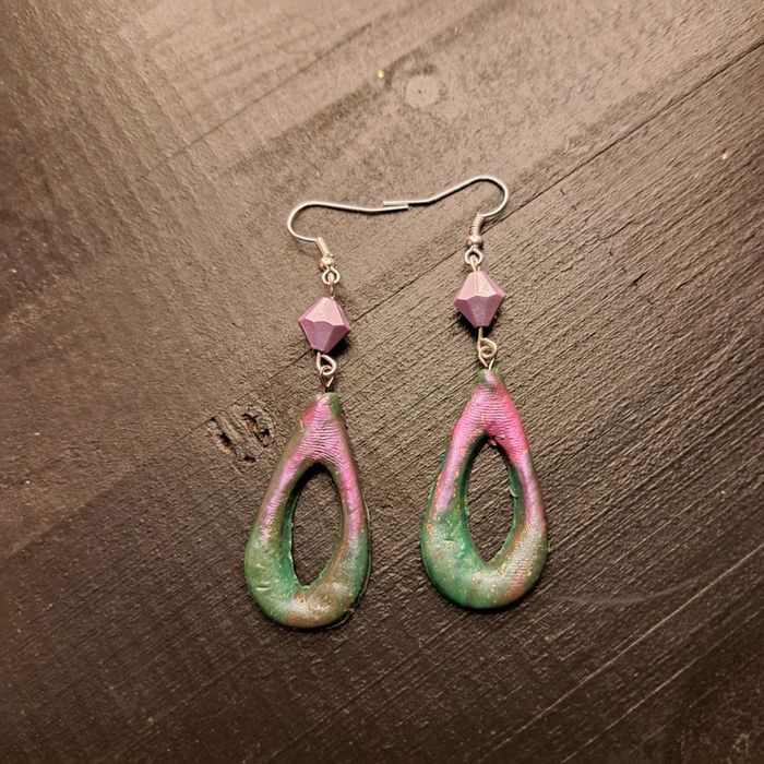 Boucles d'oreilles pendante pâte polymere vert et rose - photo numéro 2