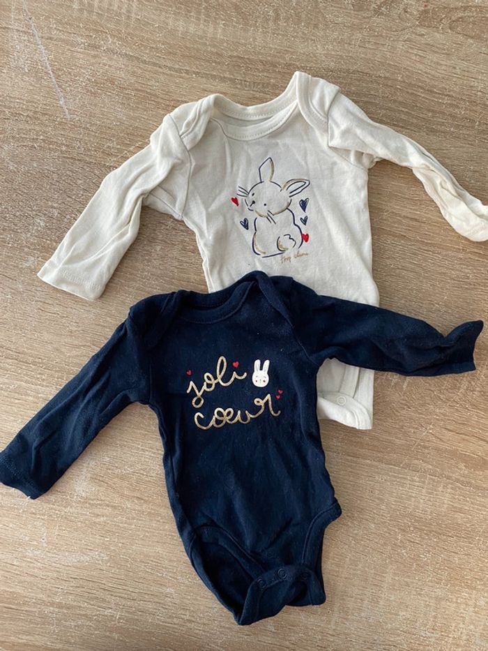 Lot de 5 body manches longues - taille 1 mois. - photo numéro 2