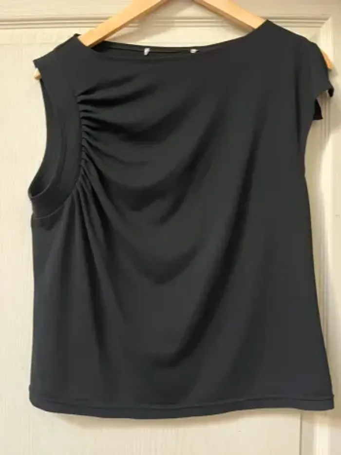 Top noir asymétrique  /très bon état - photo numéro 7