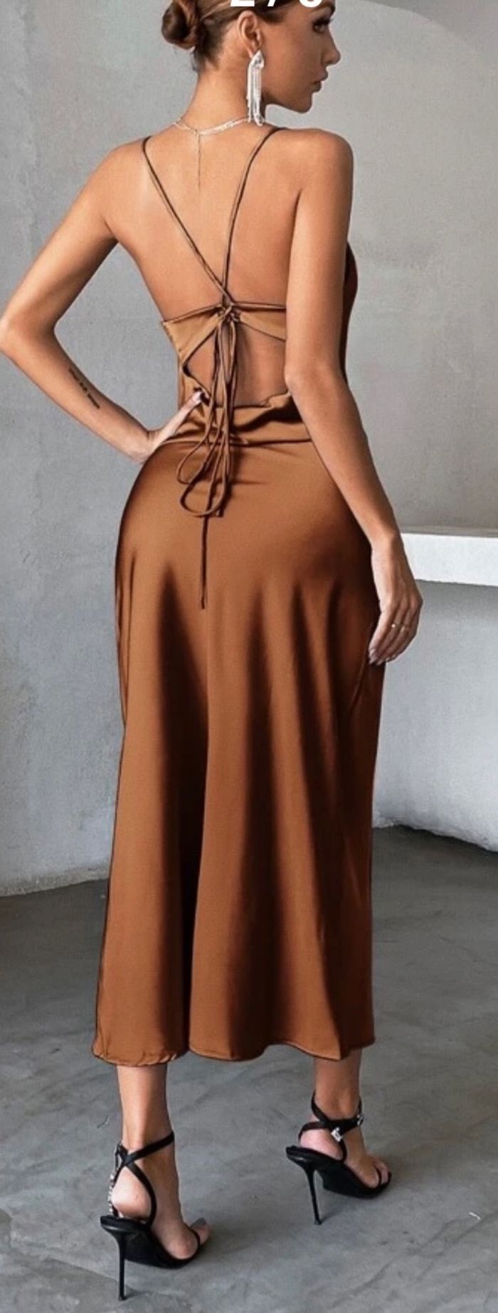 Robe à fines brides unicolore dos-nu à nœud - photo numéro 2
