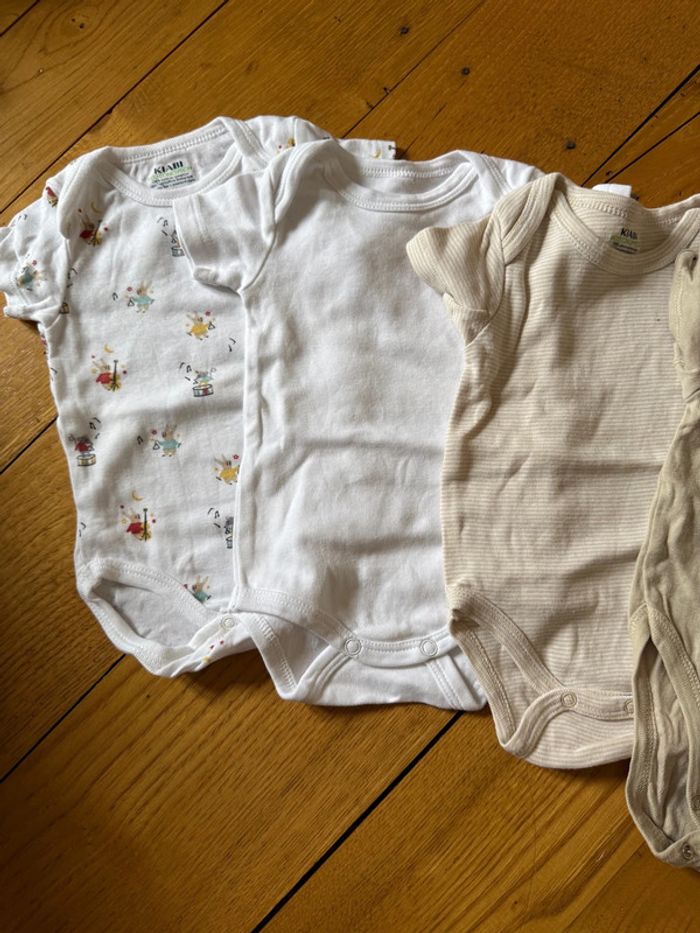 Bodies et pyjamas en très bon état taille 3 mois - photo numéro 3