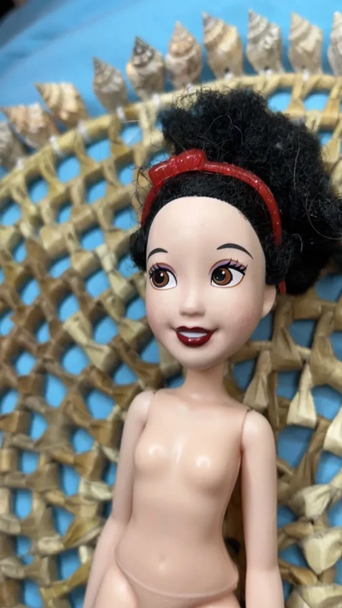 Barbie Princesse " Blanche neige " - photo numéro 4