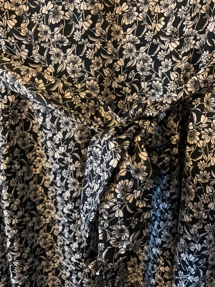 Robe H&M XS fleuri - photo numéro 3
