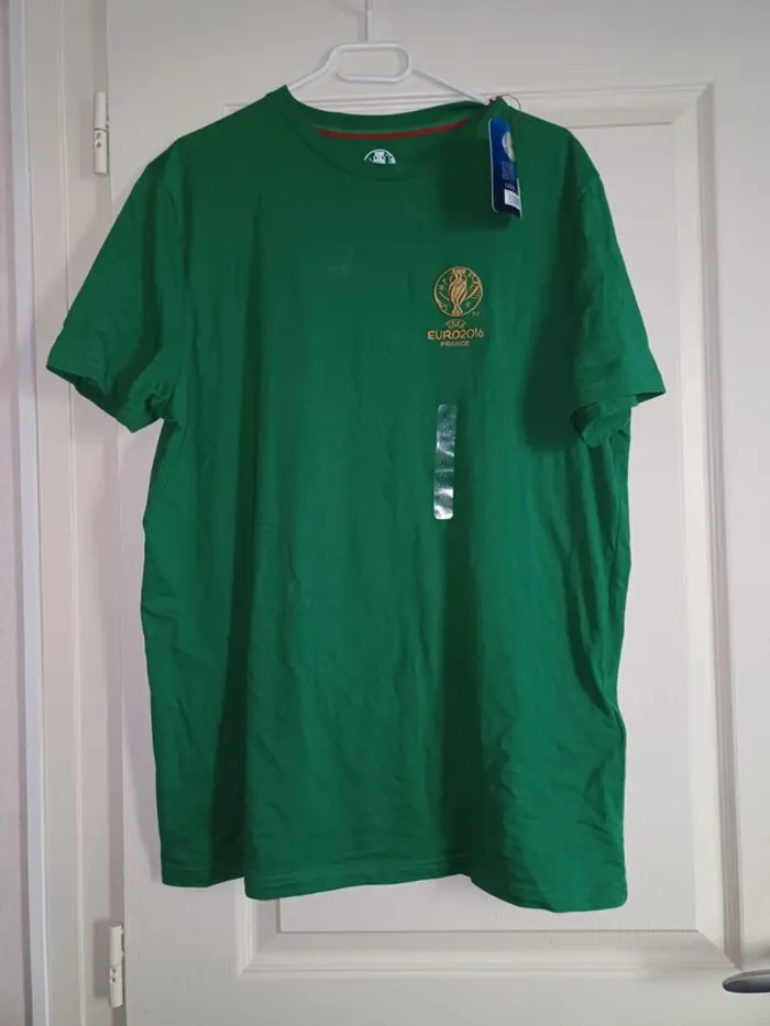 T-shirt Official Licensed Product