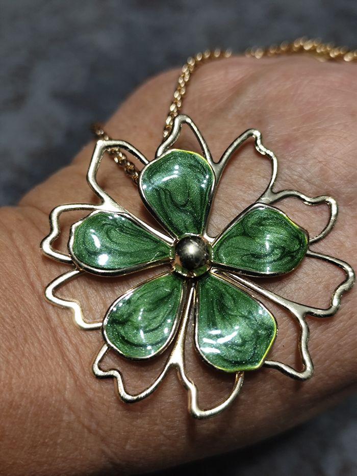 Chaîne et pendentif - photo numéro 5