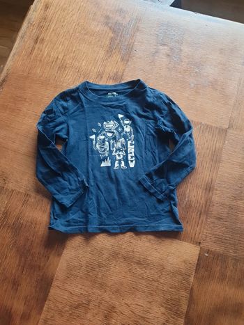 T-shirt robots