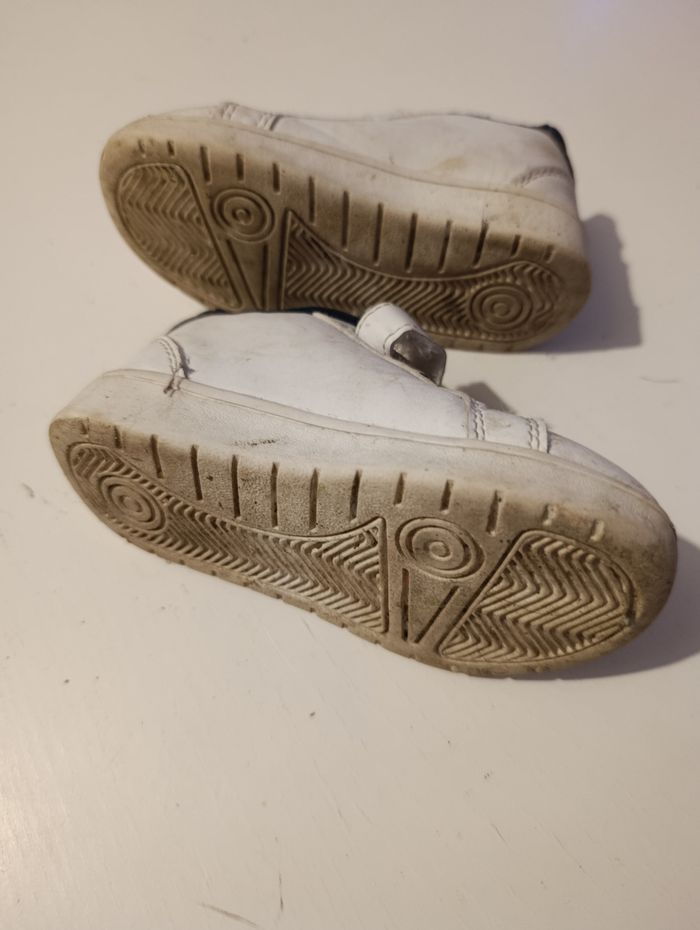 Baskets pointure 23 - photo numéro 3