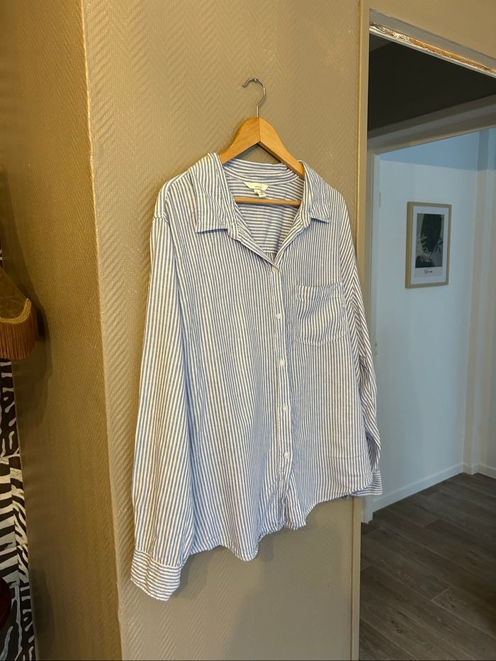 Chemise rayée contenant du lin