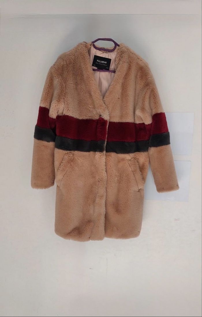 Manteau en fausse fourrure épaisse Pull & bear taille M en très bon état. - photo numéro 3