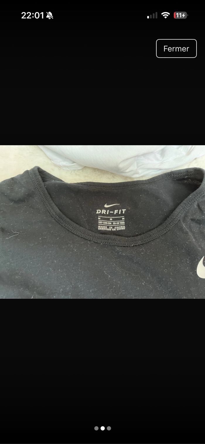 t-shirt Nike noir taille 10-12 ans en très bon état - photo numéro 2