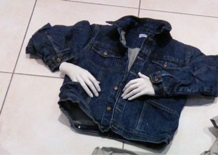 Lot 2 blouson en jean doublé neuf taille 14 ans + un coupe vent beige taille 12 ans - photo numéro 5