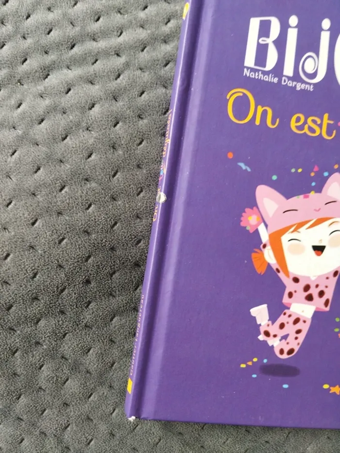 Livre bijou et yiyi - photo numéro 2