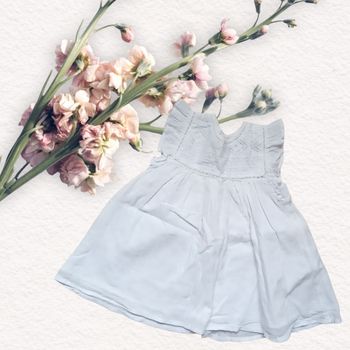 Magnifique Robe blanche sans manches Vertbaudet taille 9 mois bébé fille