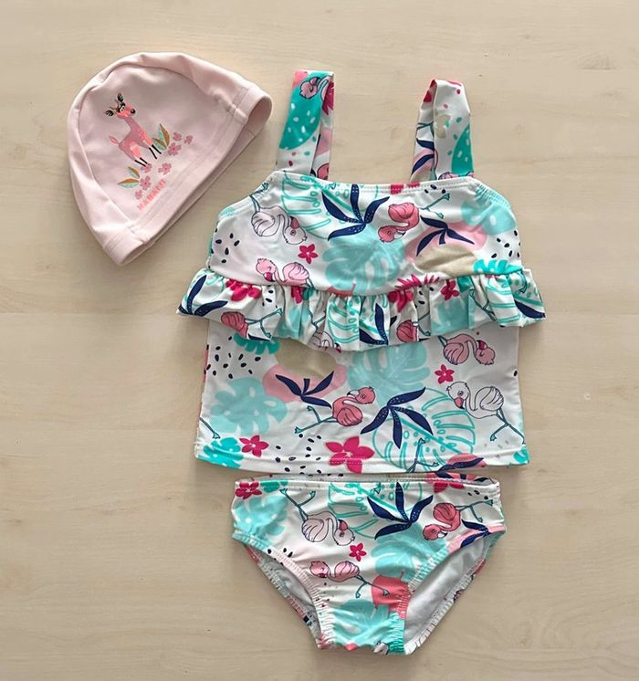 Maillot de bain et bonnet pour fille