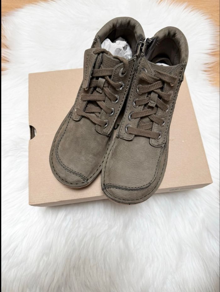 Bottines Clarks Funny Cedar Dark Olive Nub - neuf avec étiquette - photo numéro 3