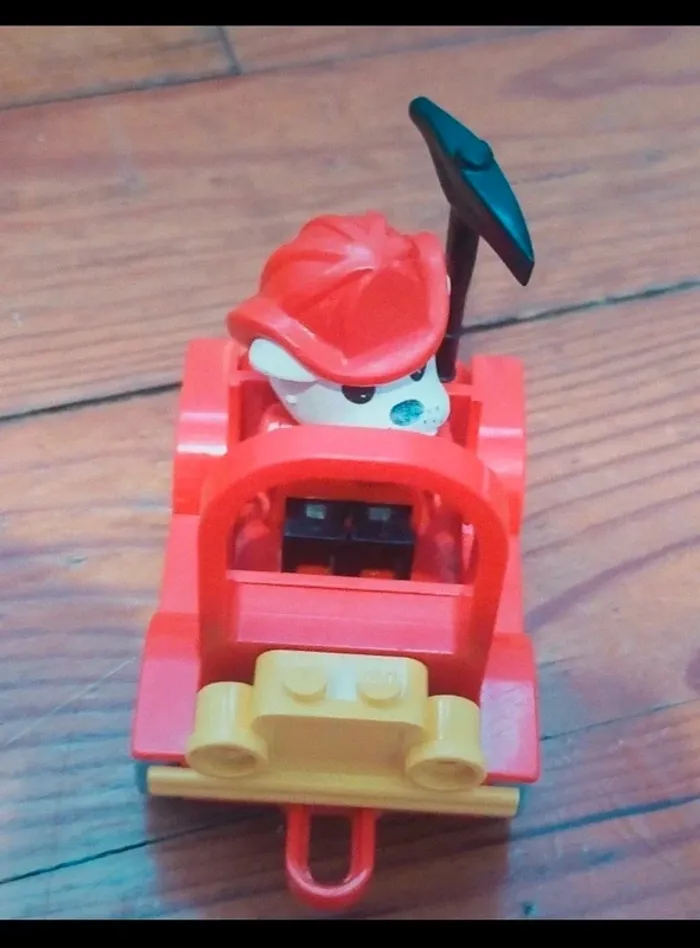 Lego pompier  vintage avec son camion de pompier - photo numéro 2