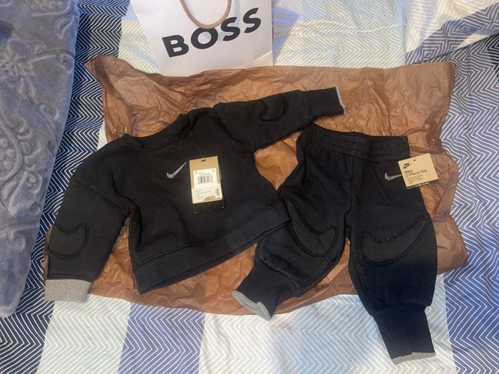 Ensemble Nike neuf - photo numéro 4