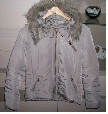 Blouson type doudoune "cache cache" beige taille 1 en très bon état