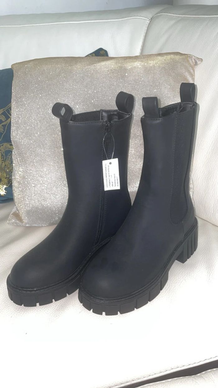 Bottes noires style Chelsea neuves, semelle crantée T36 - photo numéro 2