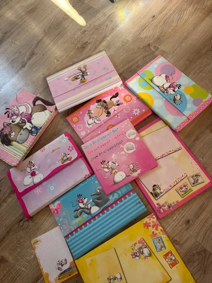 Énorme lot papiers à lettre