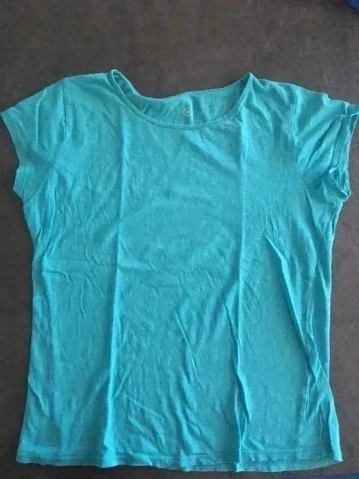 👚 T-shirt Femme Manches Courtes – Taille M – Parfait État - photo numéro 2