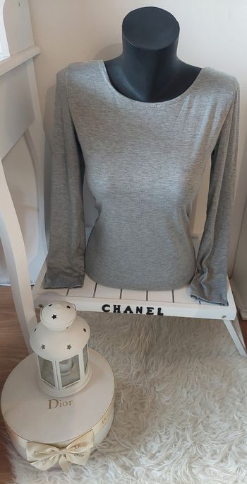 Pull léger grand décolleté dans le dos gris T.S TBE 🐭