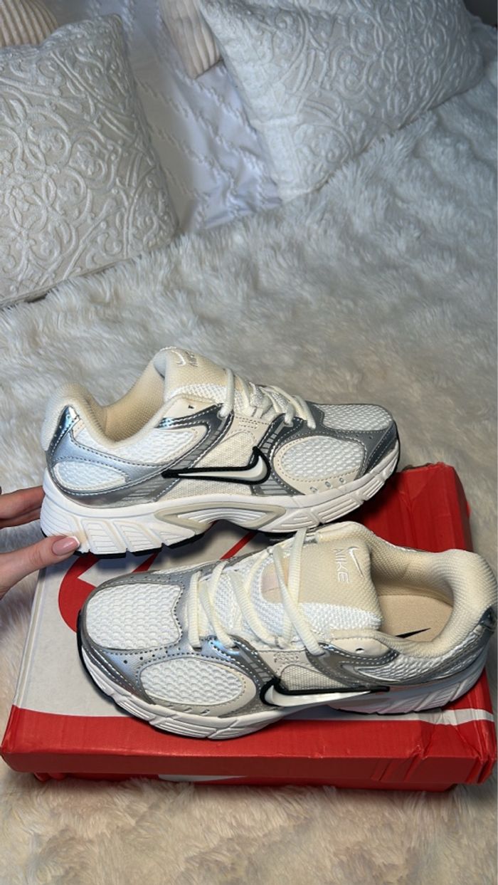 Baskets beige et argenté