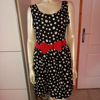 Robe Minnie neuve by Disney taille M acheté à Disney Store