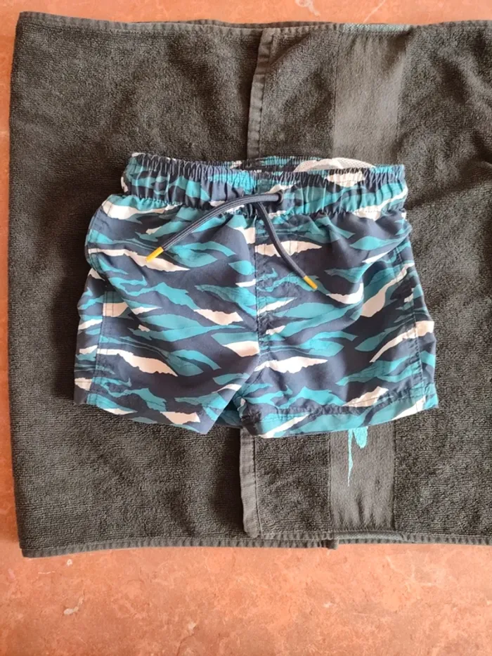 Short de bain garçon - photo numéro 2