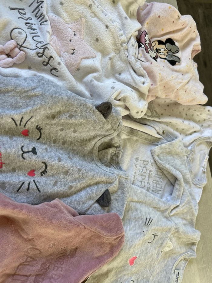 Lot 6 pyjamas 12 mois - photo numéro 2