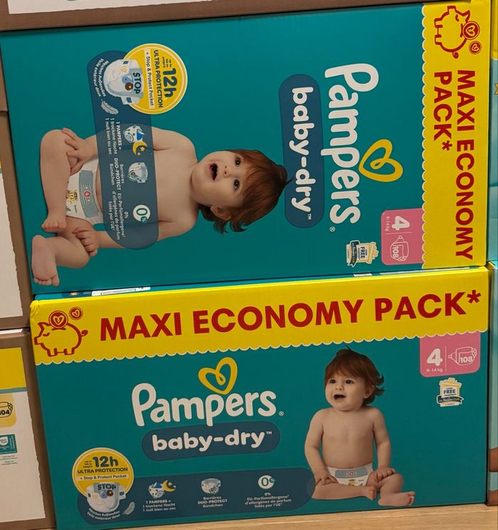 216 couches Pampers taille 4
