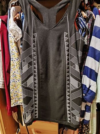 Robe noire avec forme