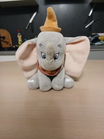 Peluche disney 12cm matiere polyster  couleur gris,rose,moutarde