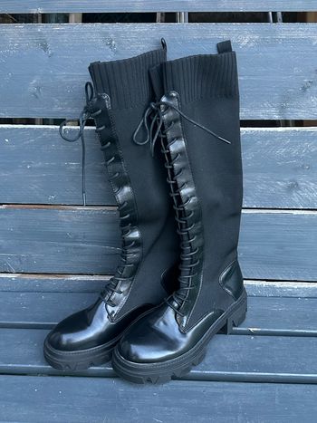 Bottes hautes noir à lacets effet chaussettes cuissardes