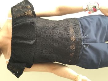 Tee shirt avec volant en dentelle