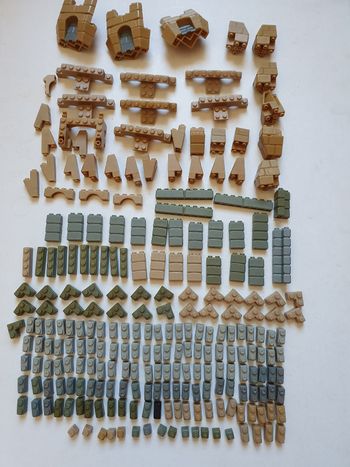 Lot de plus de 135 pièces de construction