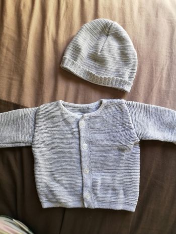 Gilet naissance avec son bonnet