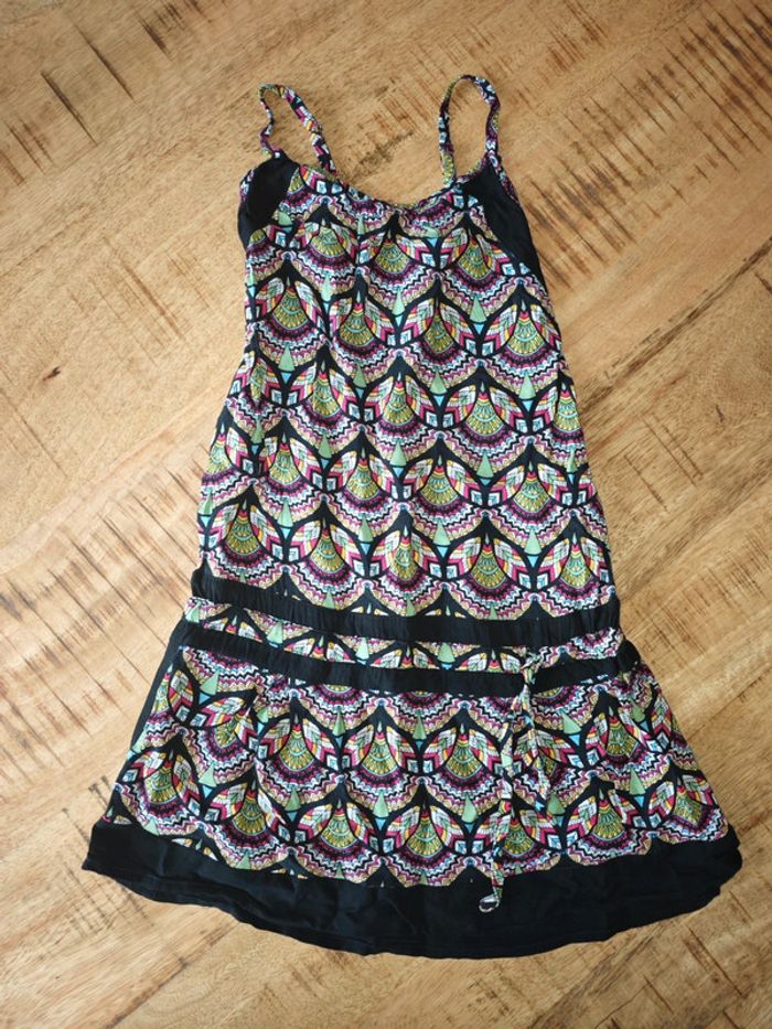 Très jolie robe fluide légère 4 ans