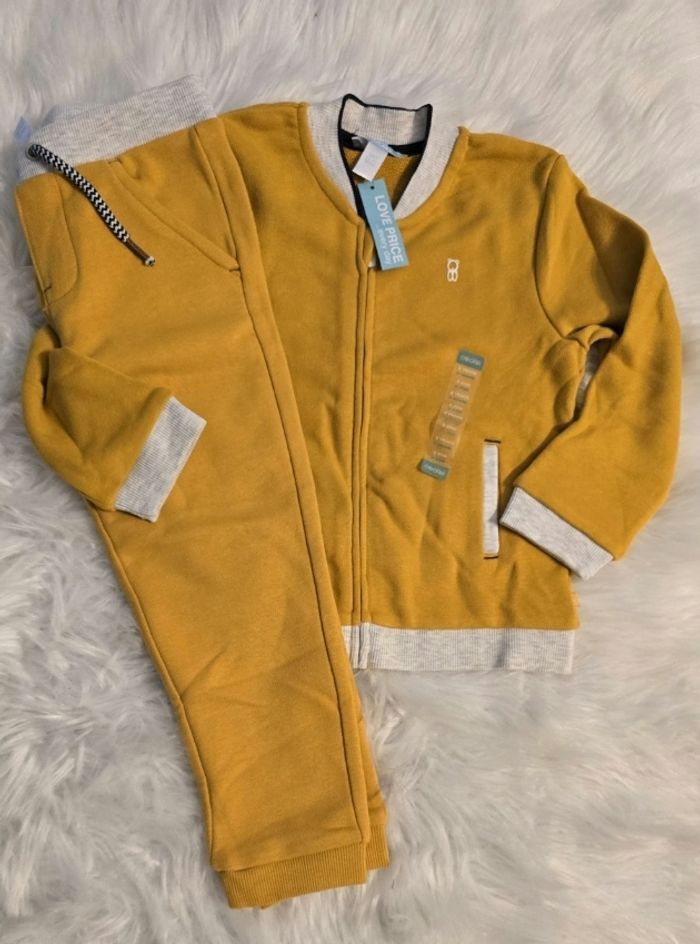 NEUFS (non portés)🏷🏷 💙🤩😍 superbe jogging molleton 3 ans garçon 💙🤩😍