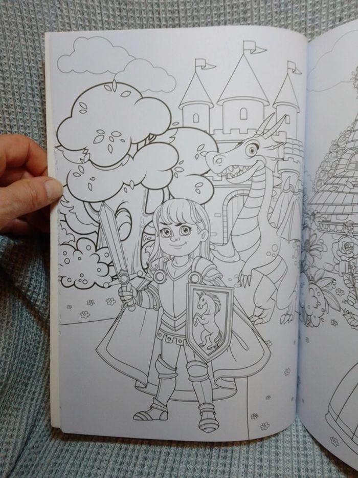 Coloriage 72 pages "Princesse" (1) - photo numéro 5