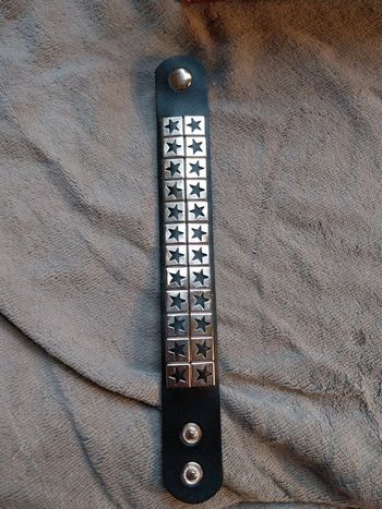 Bracelet étoiles punk ou ghotique
