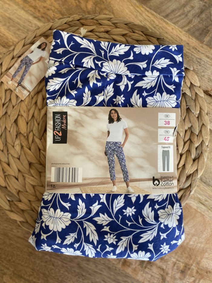 Pantacourt bleu fleurs blanches taille 40 /L coton Neuf
