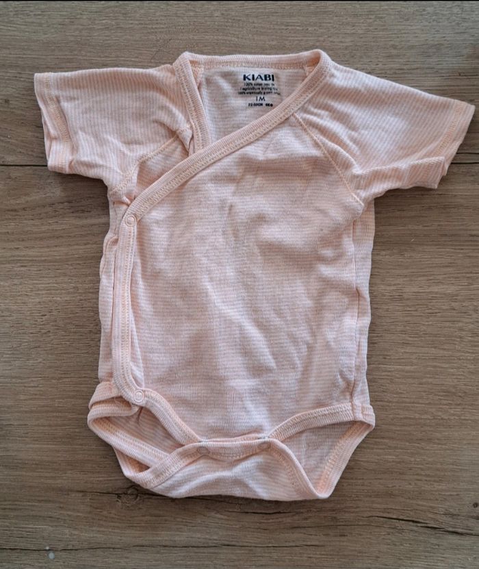 Lot de body 1 mois - photo numéro 2