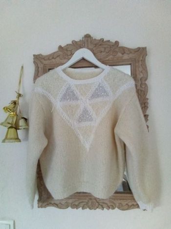 Pull blanc avec fils dorés fait main